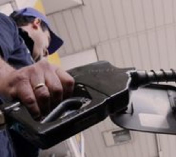 Aumentan G. 400 los combustibles en emblemas privados - Paraguay.com