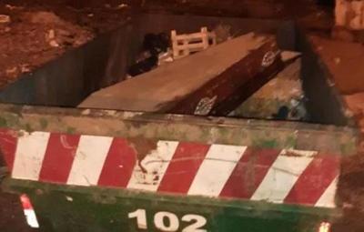 Médicos forenses analizarán restos biológicos hallados en ataúd
