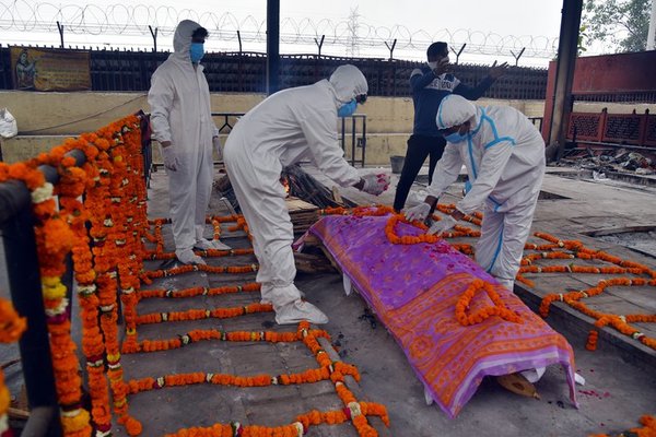 India registró récord de muertes por COVID-19: 4.329 en las últimas 24 horas