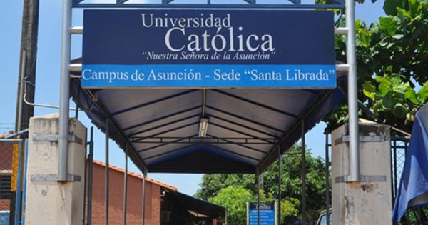 La Nación / Estudiantes de medicina-UCA habrían sido vacunados irregularmente