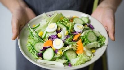 Dicen que comer sano cuesta caro, pero comer mal aún más: ¿qué dicen los nutricionistas?