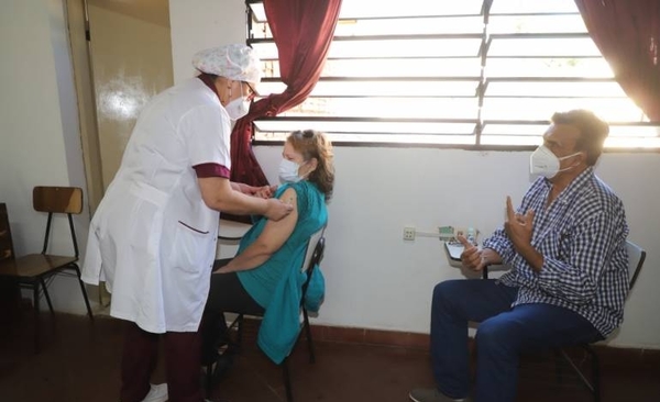 Diario HOY | Mayores de 65 con terminaciones de cédula 2 y 3 se vacunan hoy