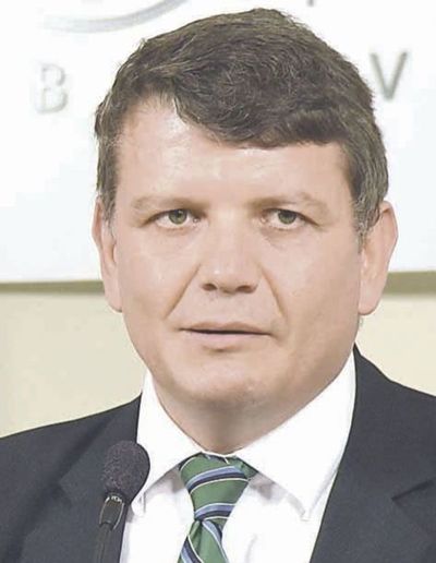 Exviceministro investigado ahora administra el MEC - Nacionales - ABC Color