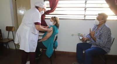 Mayores de 65 con terminaciones de cédula 2 y 3 se vacunan hoy