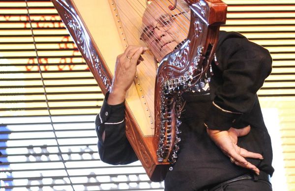 Tito Acuña, el bailarín del arpa - Espectáculos - ABC Color