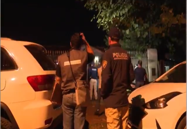 Diario HOY | Estaban farreando y les cayó un invitado sorpresa: Policía detuvo a 15 malvivientes