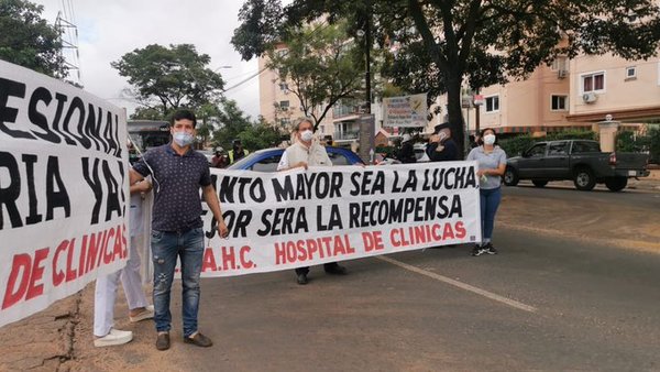 Clínicas: Funcionarios vuelven a manifestarse exigiendo insumos - ADN Digital