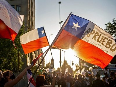 Chile redactará la primera constitución paritaria de todo el mundo · Radio Monumental 1080 AM
