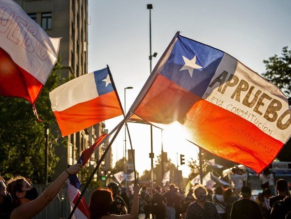 Chile redactará la primera constitución paritaria de todo el mundo · Radio Monumental 1080 AM