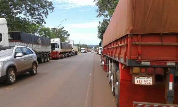 Federación de Camioneros anuncian paro desde el lunes ante suba de combustible
