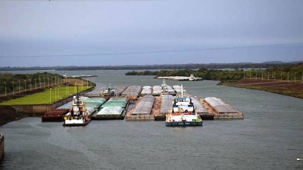 Paraguay : Agroexportadores piden fecha para liberar barcazas con soja