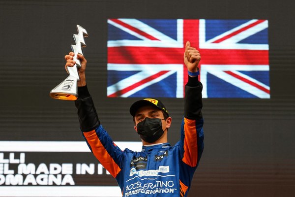 McLaren “asegura” a Lando Norris