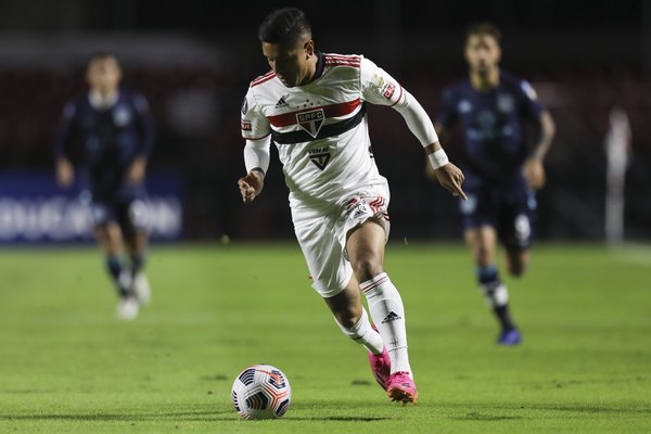 El debut internacional como titular de Antonio Galeano con el São Paulo