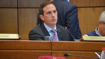 Rasmussen plantea que un opositor llegue a la presidencia del Senado