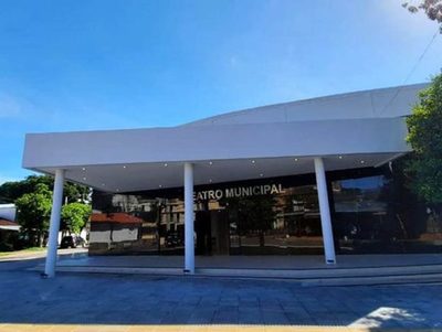 El Teatro Municipal de Caacupé es el único vacunatorio habilitado en el departamento de Cordillera | Ñanduti