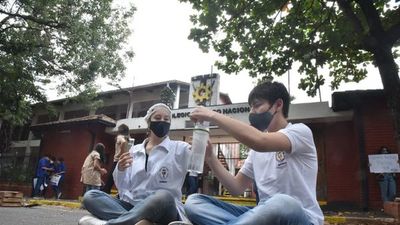 Estudiantes del CTN insisten con clases semipresenciales