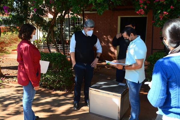 Municipalidad de CDE entrega reactivos para estudios de PCR al Hospital Regional - La Clave