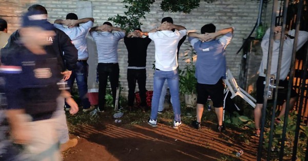 La Nación / Caen 12 presuntos asaltantes en plena fiesta de cumpleaños del líder