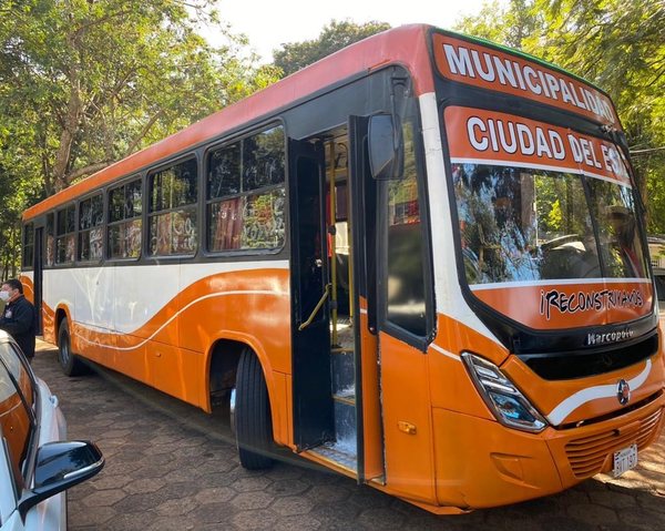 SUGESTIVO préstamo de un colectivo de la empresa CAPIATA S.R.L. a Prieto
