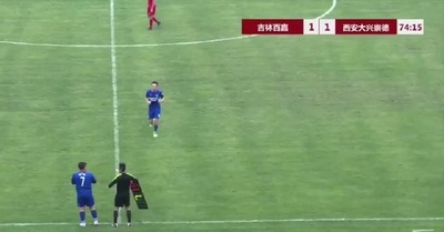 Dueño de un club obligó al director técnico a que haga jugar a su hijo