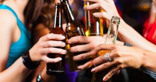 La Nación / Consumo excesivo de alcohol resta un año de esperanza de vida