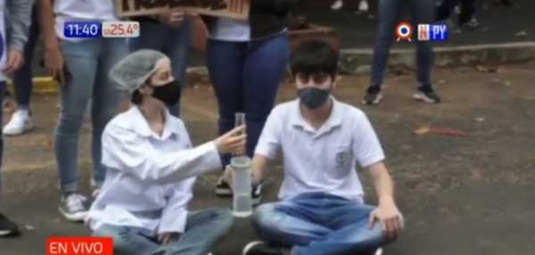 Estudiantes del Colegio Técnico piden retorno de clases hibridas | Noticias Paraguay