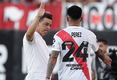 Enzo Pérez, el mediocampista que irá al arco de un River diezmado por el COVID-19