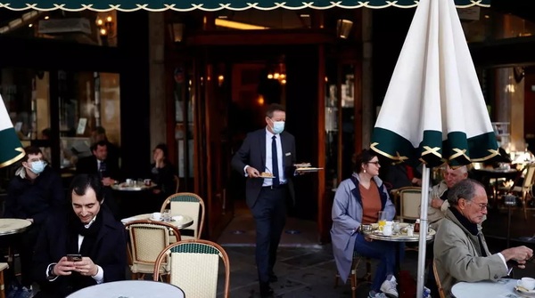 Francia reabre terrazas de cafés, cines, shoppings y restaurantes tras 6 meses