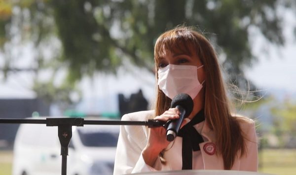 Ministra confirma conversaciones para un posible reajuste del salario mínimo
