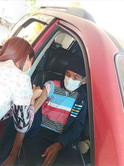Quedan escasas vacunas en San Pedro y no aseguran dosis para mañana  - Nacionales - ABC Color