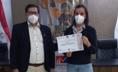 Sinafocal entrega certificado de Ayudante de Cocina a altoparanaenses