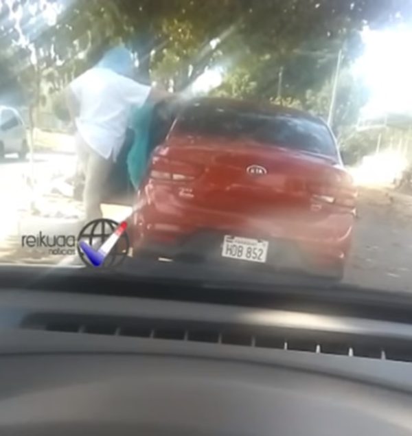 San Antonio: investigarán sobre vídeo en el que se ve a una funcionaria supuestamente vendiendo una vacuna - Nacionales - ABC Color