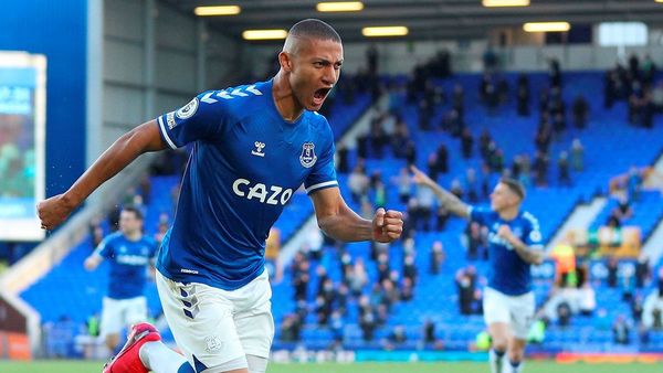 Richarlison enciende las opciones europeas del Everton