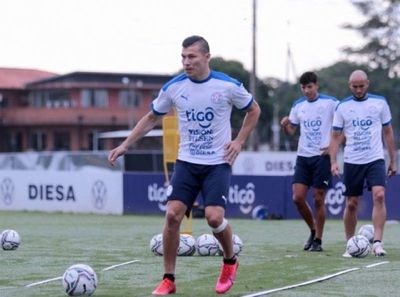 Eliminatorias: Albirrojos se siguen sumando al microciclo