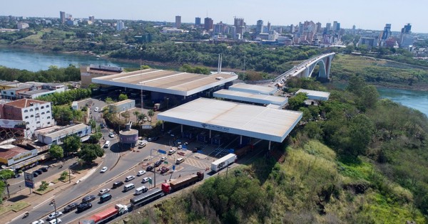 La Nación / Niegan ingreso al país a 14 extranjeros en el Este