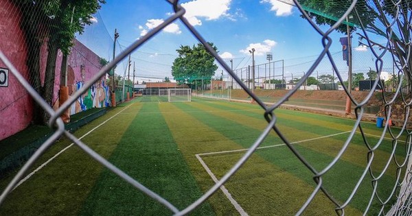 La Nación / Dueños de canchas piden desestimar denuncias por trabajar en cuarentena