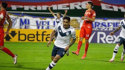 Vélez Sarsfield triunfa y queda a un paso de octavos