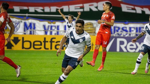 Vélez Sarsfield triunfa y queda a un paso de octavos