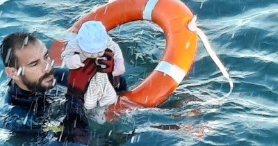La Nación / Milagro: bebé fue rescatado del mar luego de permanecer dos días sobre su madre