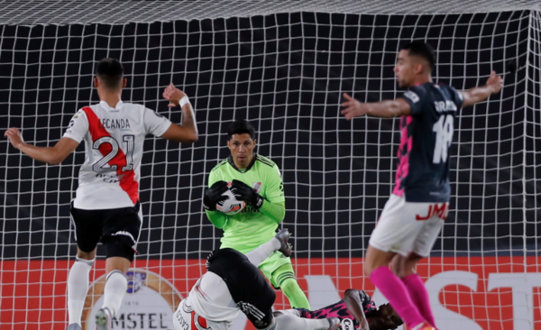 Diario HOY | En una noche histórica, River vence en Copa sin arquero y sin suplentes