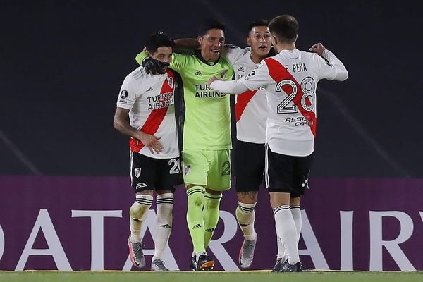 River, sin reservas y con Enzo Pérez en la valla, derrota a Santa Fe - Fútbol Internacional - ABC Color