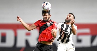 La Nación / Libertad sigue en la cima