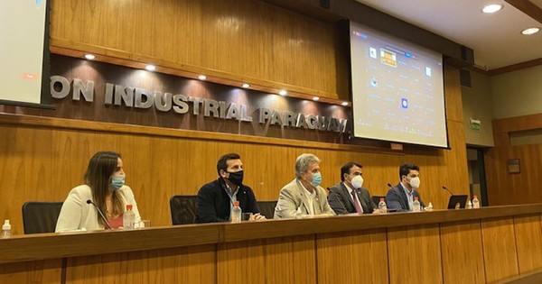 La Nación / Industria local asume desafío para empujar el carro con el Gobierno