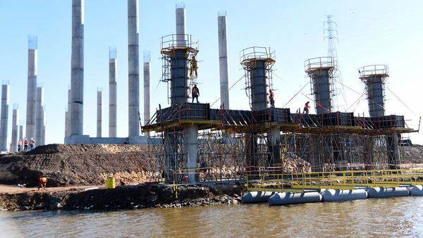 Puente de Chaco’i y Costanera de Pilar, afectados por falta de pagos