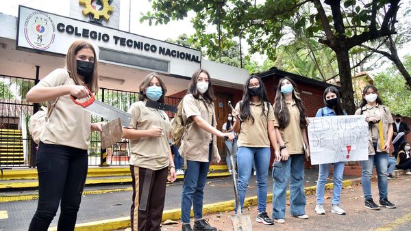 Estudiantes del CTN exigen al MEC vuelta a prácticas semipresenciales