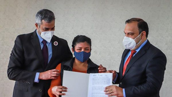 Gobierno regulariza lotes para 319 familias en 34 distritos