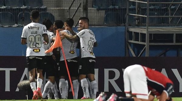 Cuando se iba el partido, Mineiro asesta un duro golpe al Ciclón