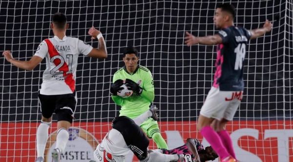 En una noche histórica, River vence en Copa sin arquero y sin suplentes