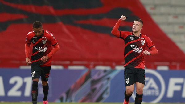 Athletico Paranaense vence a Melgar y queda cerca de octavos