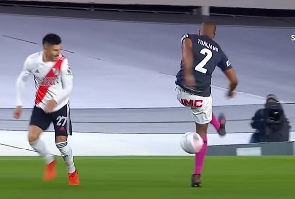Un craso error y un golazo: Así fue la histórica victoria de River